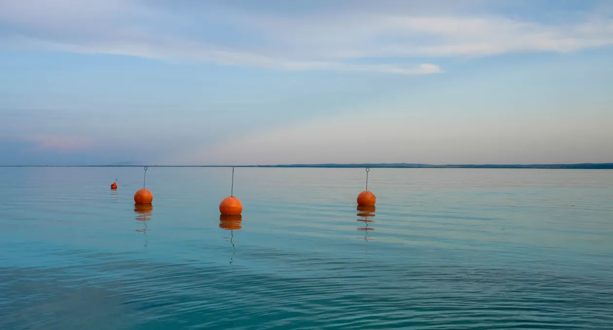 IMG_Maritime_Buoy_Shutterstock_1029668881_L_110618