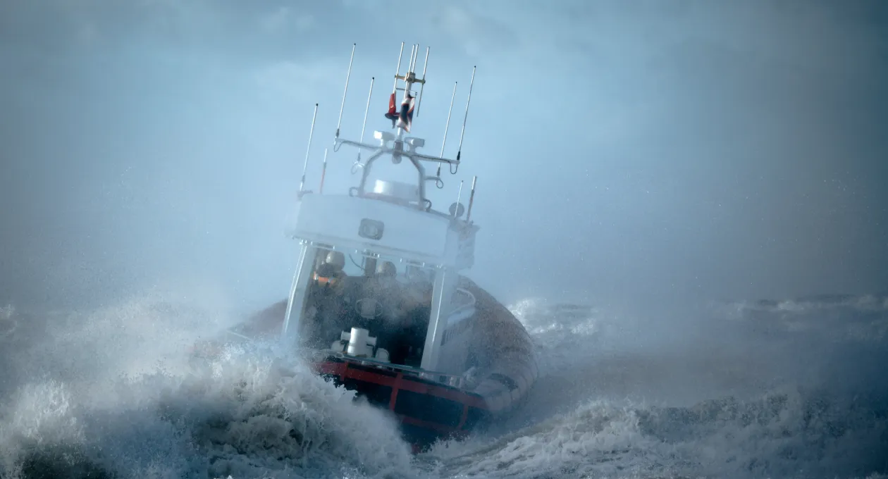 IMG_Maritime_Coast Guard Rescue_Shutterstock_4410715_L_110618