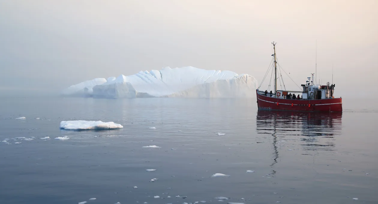 IMG_Maritime_Scientific Vessel_Shutterstock_292134422_L_041119