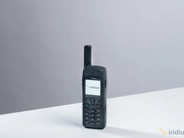 Iridium 9555 on table 