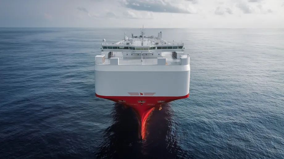 A view of the Siem Confusius shift navigating open waters