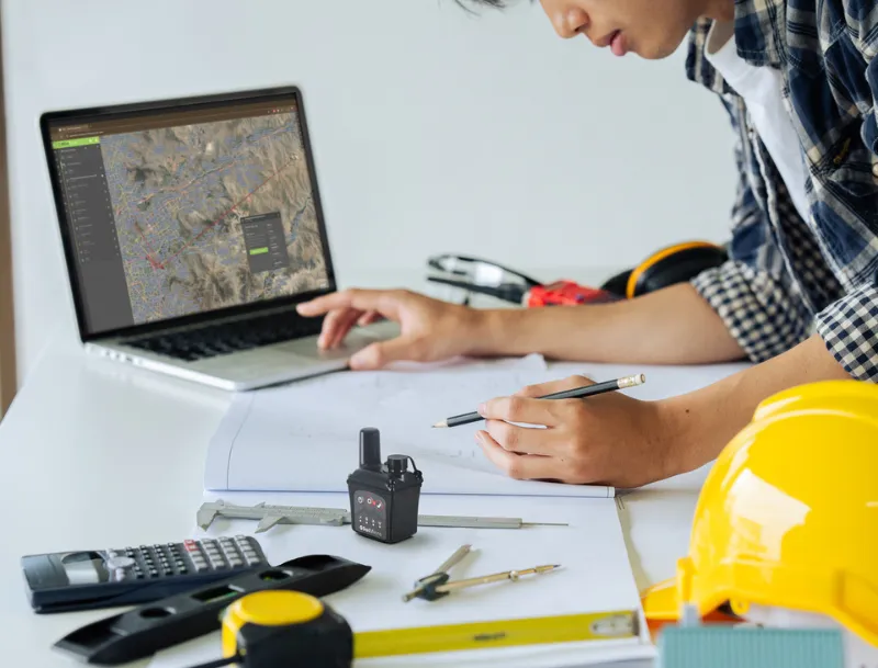 GSatMicro Handheld Tracker