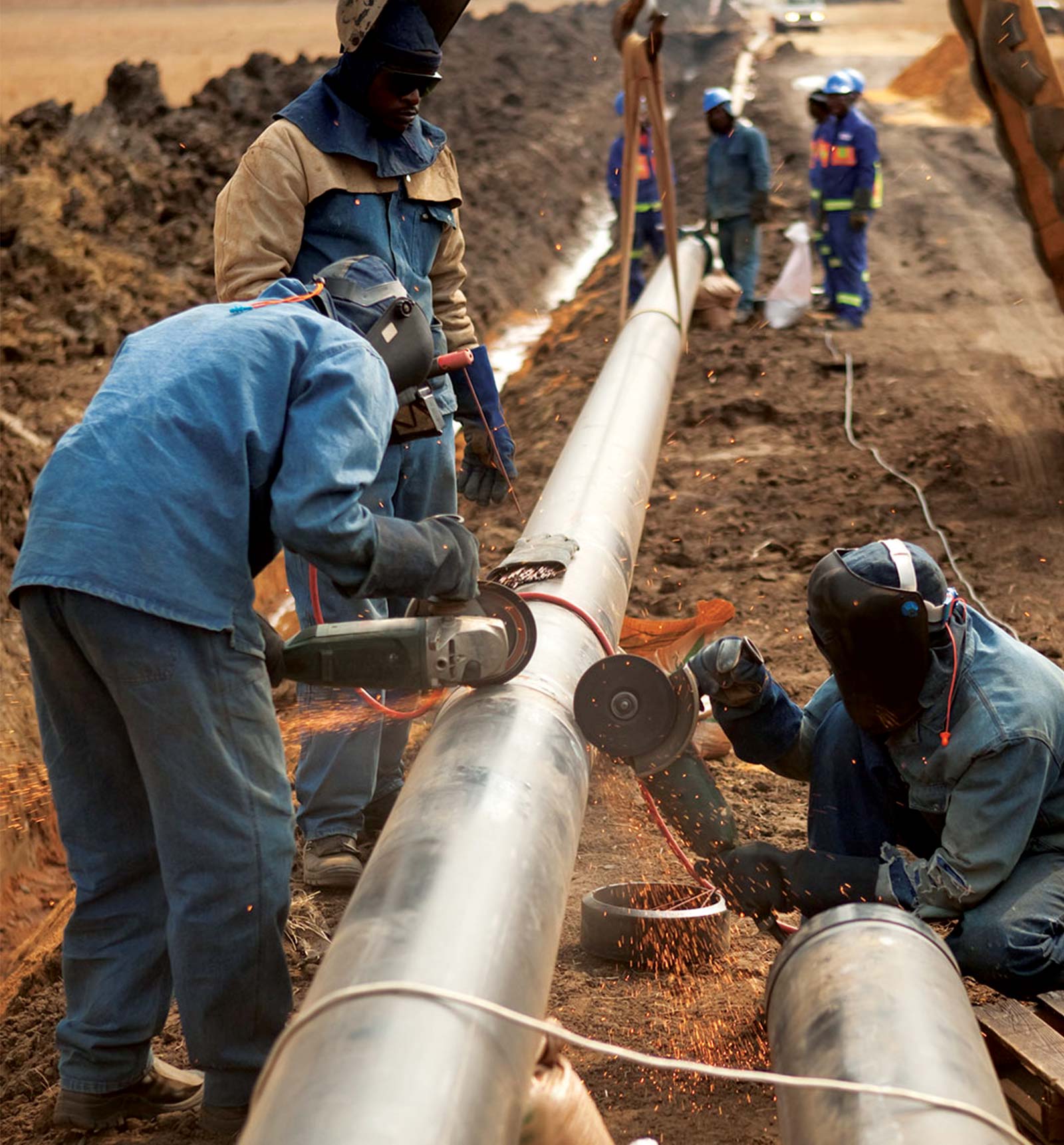 Team working on gas pipeline