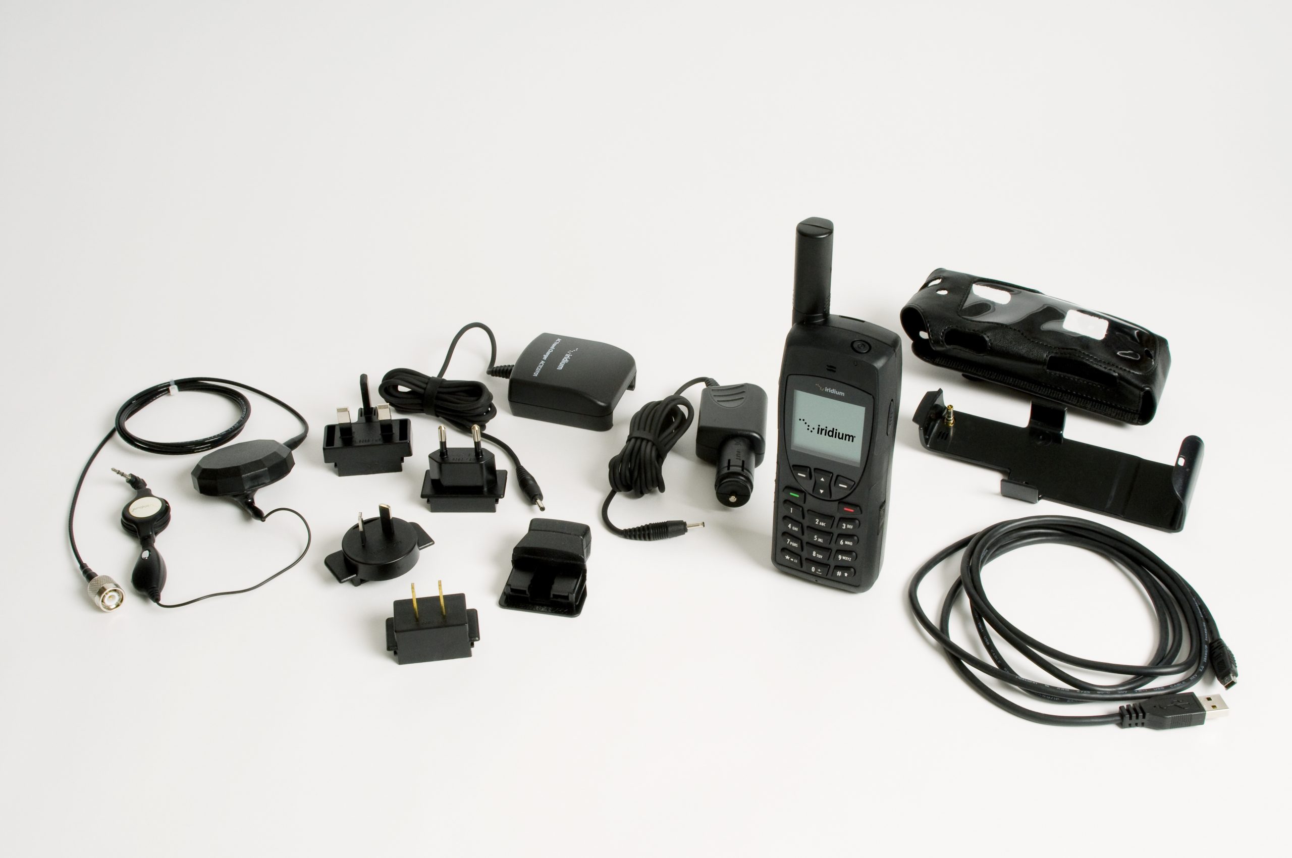 Iridium 9555 satellite phone and accessories