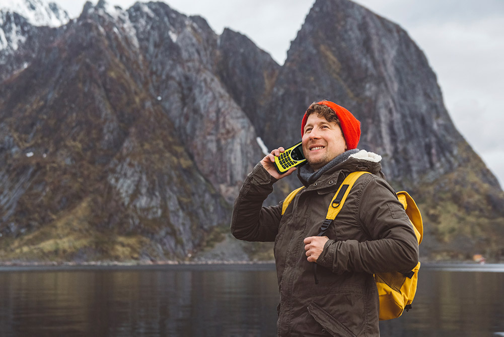 Man using Iridium Extreme in Safety Yellow